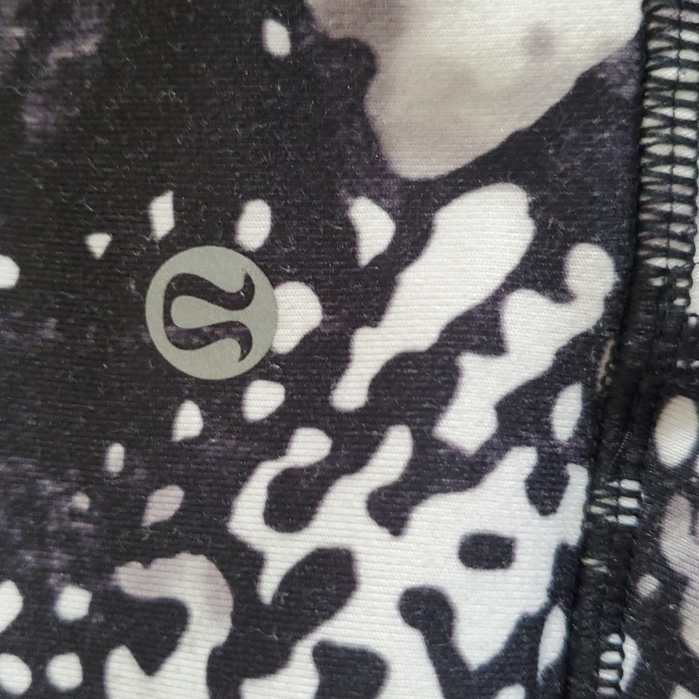 Lululemon Black and White Women's Leggings - Picture 4 of 5